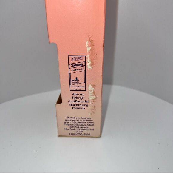 Vintage Softsoap ~ Antibacterial Hand Soap ~ Pump Bottle ~ Extra Conditioning - Picture 7 of 11
